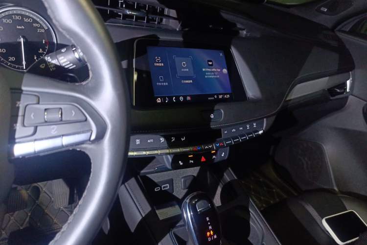 Used Cadillac XT4 2022 28T Two-Wheel-Drive Luxury Version Audio And AC Panel