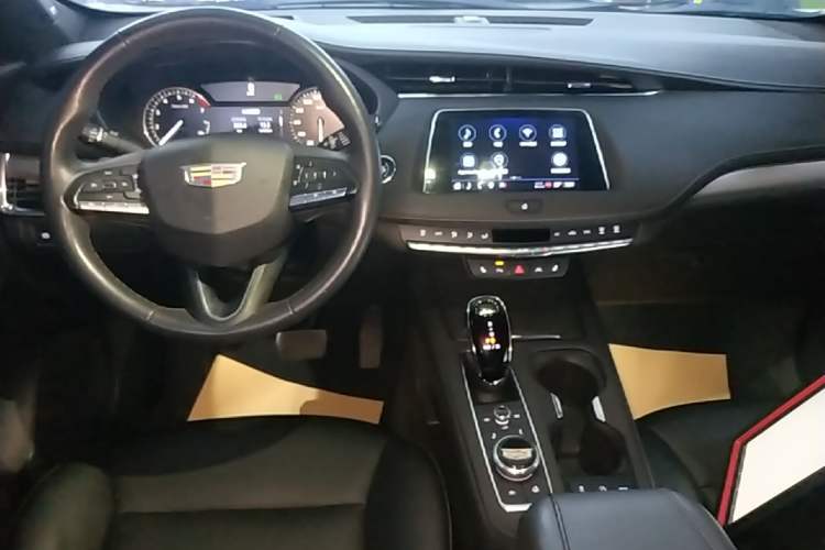 Used Cadillac XT4 2022 28T Two-Wheel-Drive Luxury Version Audio And AC Panel
