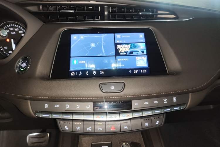 Used Cadillac XT4 2022 28T Four-Wheel Drive Platinum Edition Audio And AC Panel
