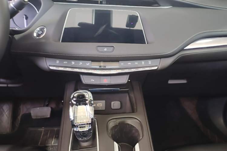 Used Cadillac XT4 2022 28T Two-Wheel Drive Fashion Edition Audio And AC Panel