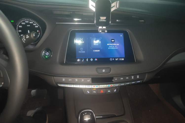 Used Cadillac XT4 2022 28T Two-Wheel-Drive Luxury Version Audio And AC Panel