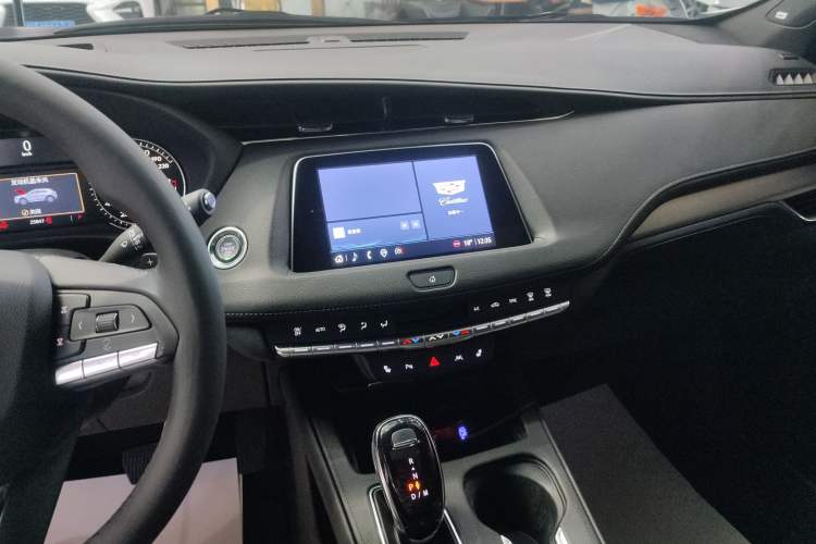Used Cadillac XT4 2022 28T Two-Wheel-Drive Luxury Version Audio And AC Panel