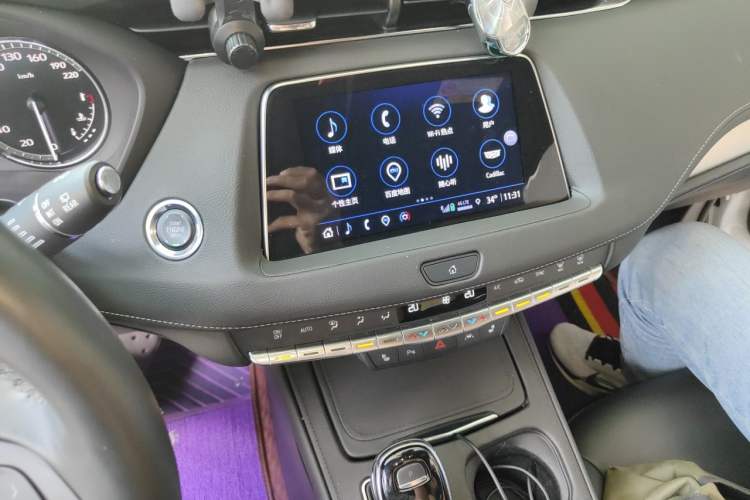 Used Cadillac XT4 2022 28T Two-Wheel-Drive Luxury Version Audio And AC Panel