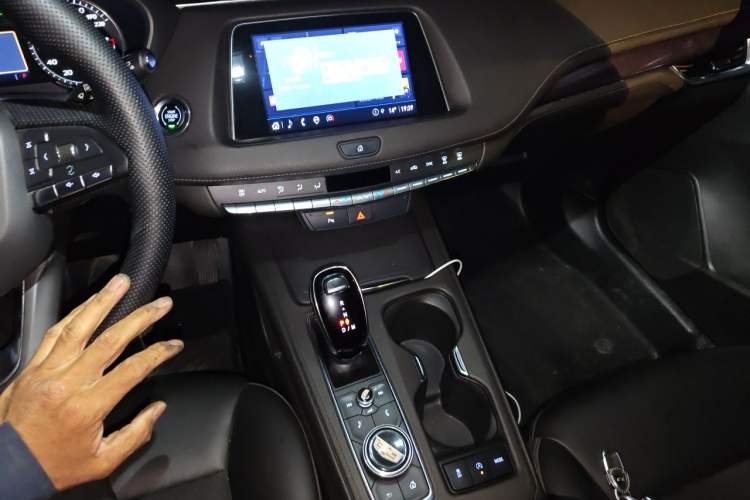 Used Cadillac XT4 2022 28T Two-Wheel Drive Fashion Edition Audio And AC Panel