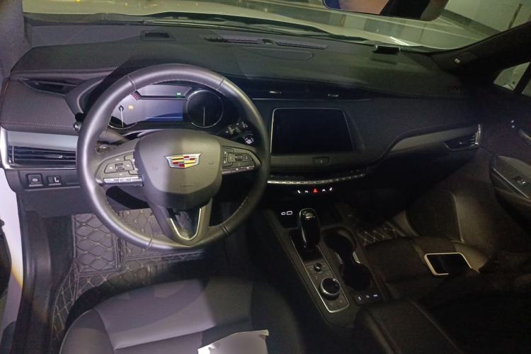 Used Cadillac XT4 2022 28T Two-Wheel-Drive Luxury Version Center Console