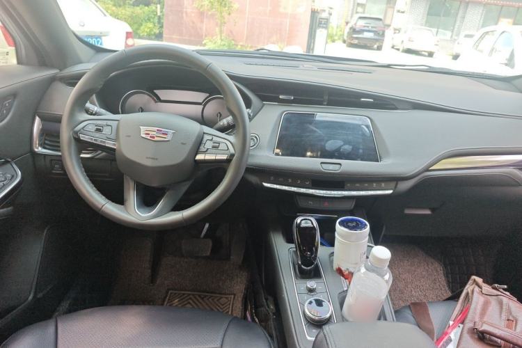 Used Cadillac XT4 2022 28T Two-Wheel Drive Fashion Edition Center Console