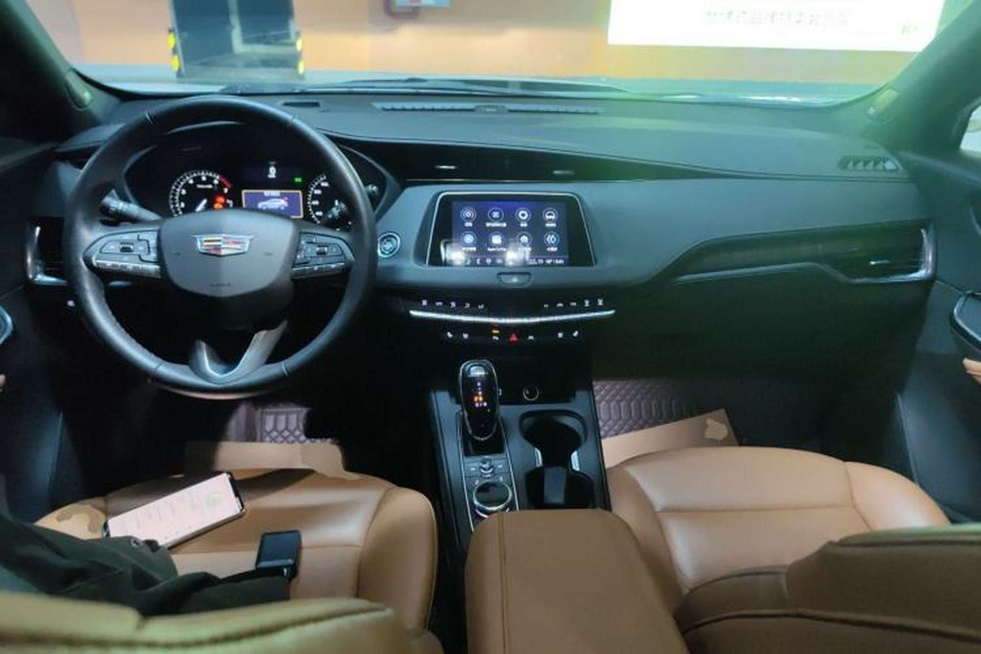 Used Cadillac XT4 2022 28T Two-Wheel Drive Prestige Version Center Console