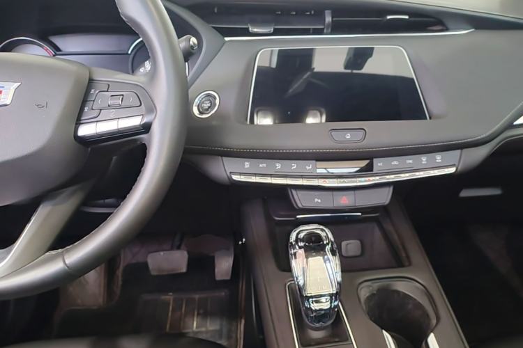 Used Cadillac XT4 2022 28T Two-Wheel Drive Fashion Edition Center Console
