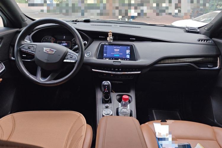 Used Cadillac XT4 2022 28T Two-Wheel Drive Prestige Version Center Console
