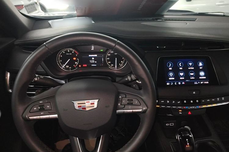 Used Cadillac XT4 2022 28T Two-Wheel Drive Fashion Edition Center Console