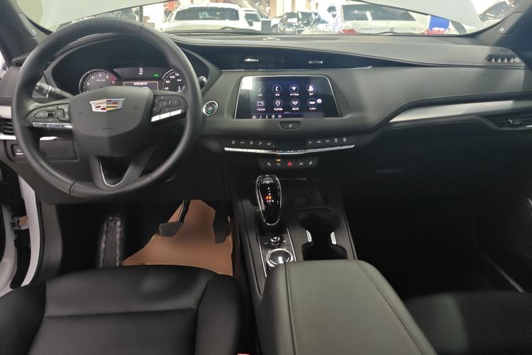 Used Cadillac XT4 2022 28T Two-Wheel-Drive Luxury Version Center Console