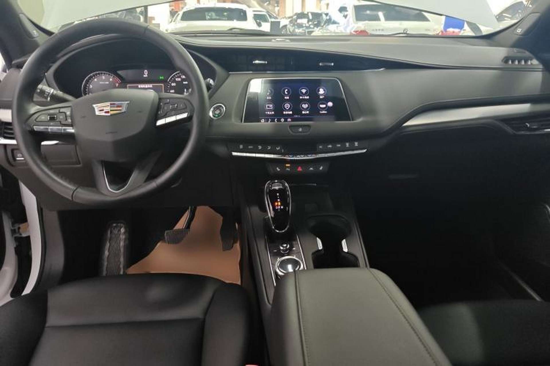 Used Cadillac XT4 2022 28T Two-Wheel-Drive Luxury Version Center Console
