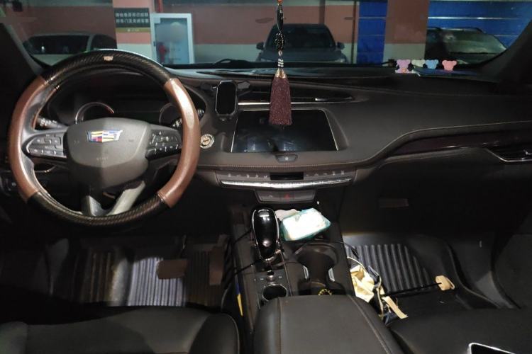 Used Cadillac XT4 2022 28T Two-Wheel Drive Fashion Edition Center Console