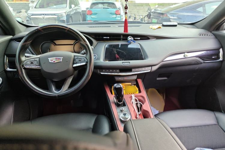 Used Cadillac XT4 2022 28T Two-Wheel Drive Fashion Edition Center Console