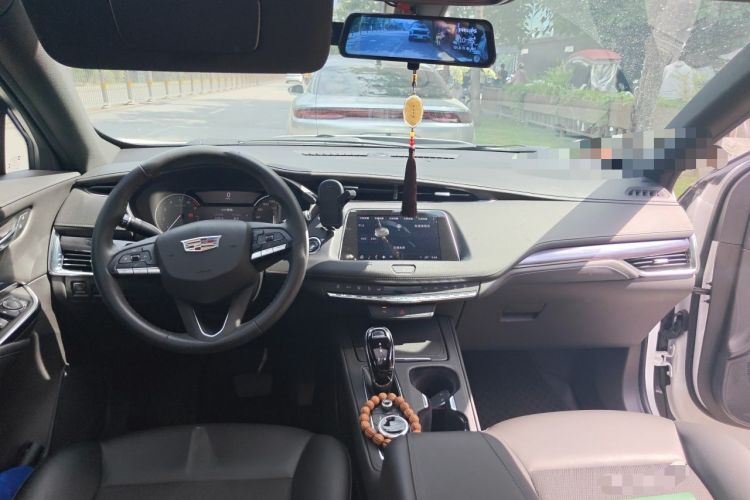 Used Cadillac XT4 2022 28T Two-Wheel Drive Fashion Edition Center Console