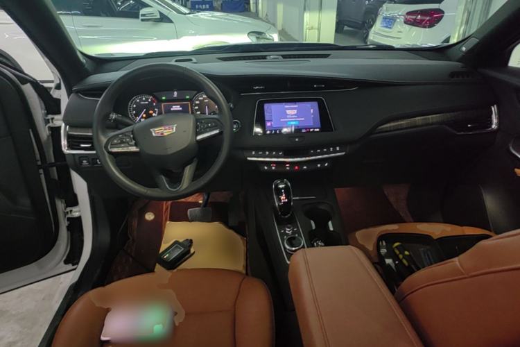 Used Cadillac XT4 2022 28T Four-Wheel Drive Prestige Version Center Console