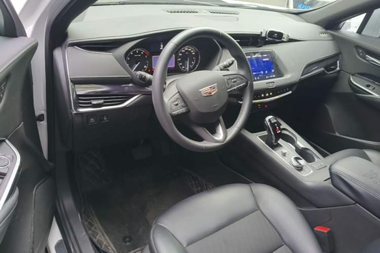 Used Cadillac XT4 2022 28T Two-Wheel Drive Fashion Edition Center Console