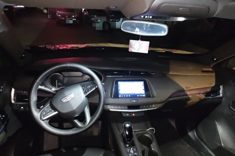 Used Cadillac XT4 2022 28T Two-Wheel Drive Fashion Edition Center Console