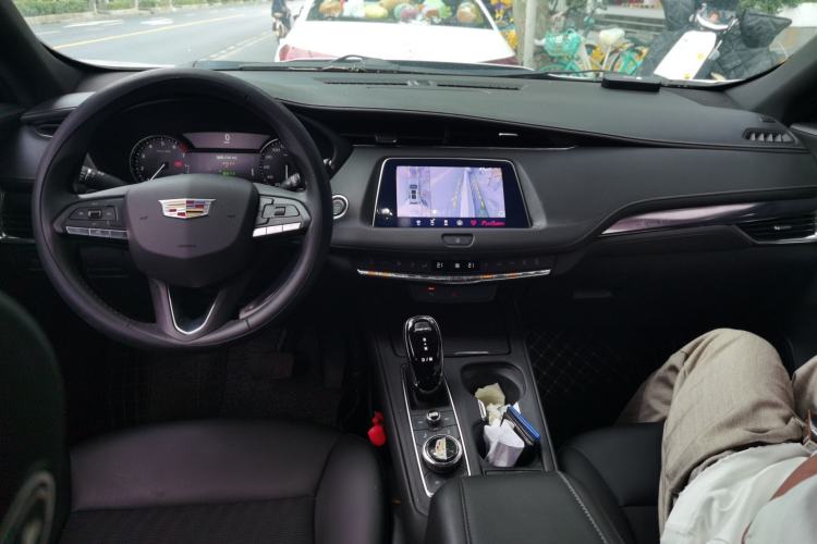 Used Cadillac XT4 2022 28T Two-Wheel Drive Fashion Edition Center Console
