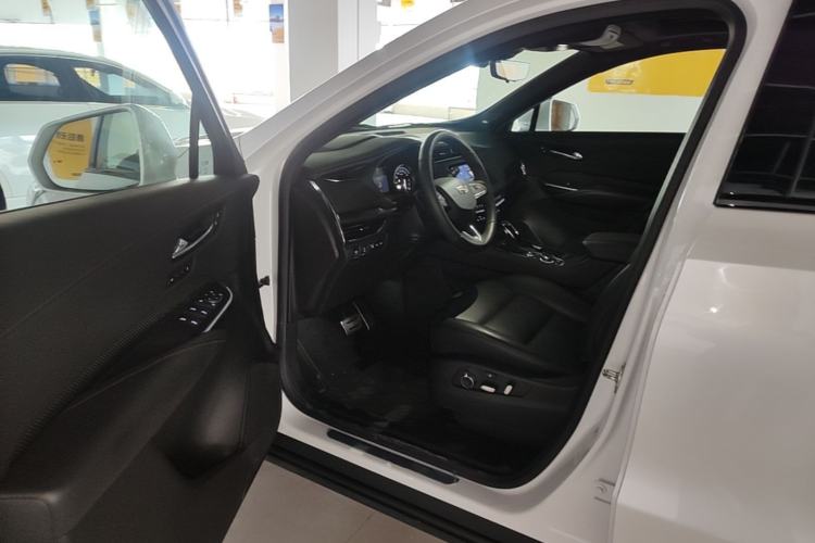 Used Cadillac XT4 2022 28T Four-Wheel Drive Platinum Edition Driver Seat
