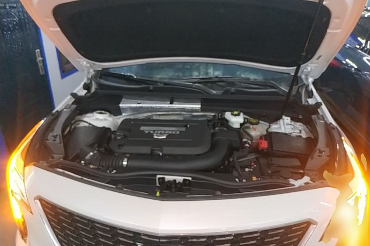 Used Cadillac XT4 2022 28T Two-Wheel-Drive Luxury Version Engine Bay