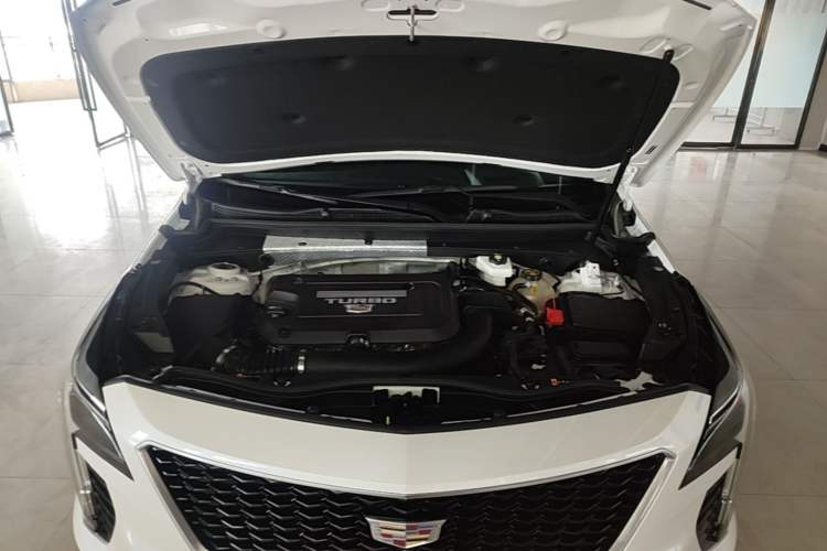 Used Cadillac XT4 2022 28T Four-Wheel Drive Platinum Edition Engine Bay