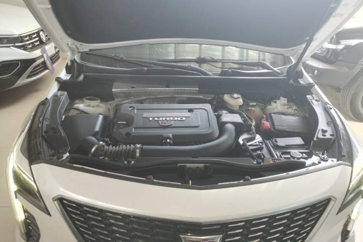 Used Cadillac XT4 2022 28T Two-Wheel-Drive Luxury Version Engine Bay