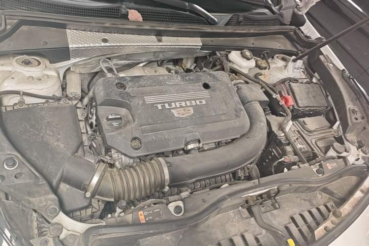 Used Cadillac XT4 2022 28T Two-Wheel-Drive Luxury Version Engine Bay