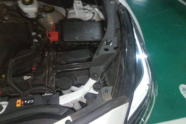 Used Cadillac XT4 2022 28T Two-Wheel Drive Fashion Edition Engine Bay Left