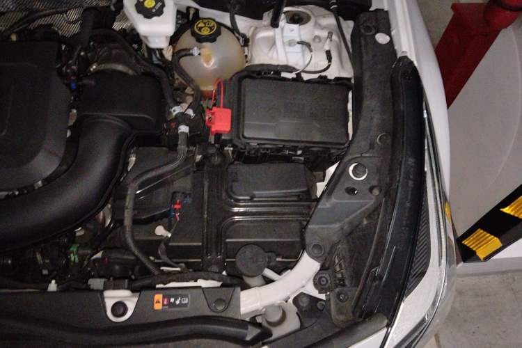 Used Cadillac XT4 2022 28T Two-Wheel Drive Fashion Edition Engine Bay Left