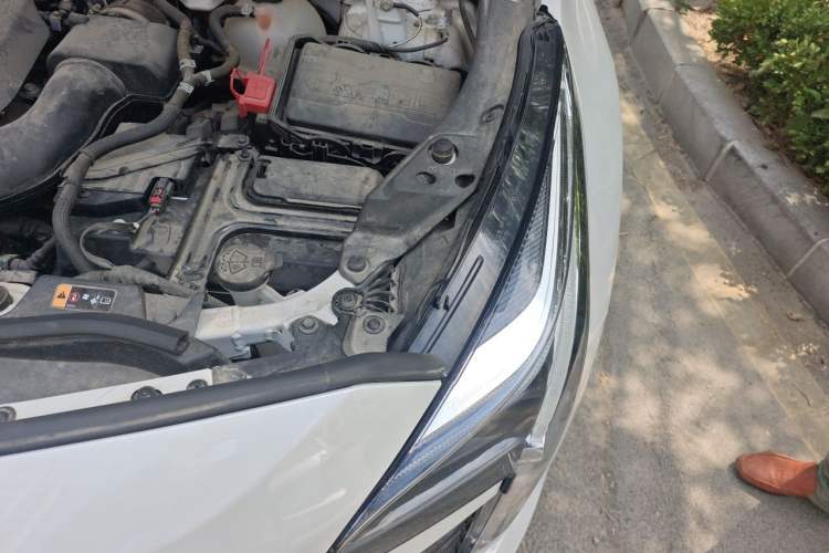 Used Cadillac XT4 2022 28T Two-Wheel Drive Fashion Edition Engine Bay Left