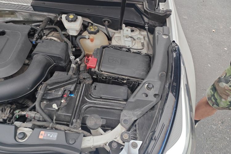 Used Cadillac XT4 2022 28T Two-Wheel Drive Fashion Edition Engine Bay Left