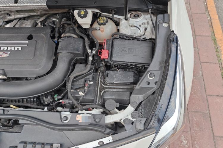 Used Cadillac XT4 2022 28T Two-Wheel Drive Prestige Version Engine Bay Left