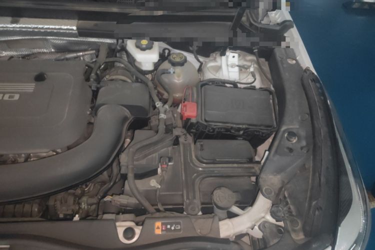 Used Cadillac XT4 2022 28T Two-Wheel-Drive Luxury Version Engine Bay Left