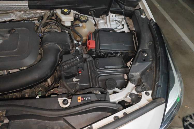 Used Cadillac XT4 2022 28T Two-Wheel Drive Fashion Edition Engine Bay Left