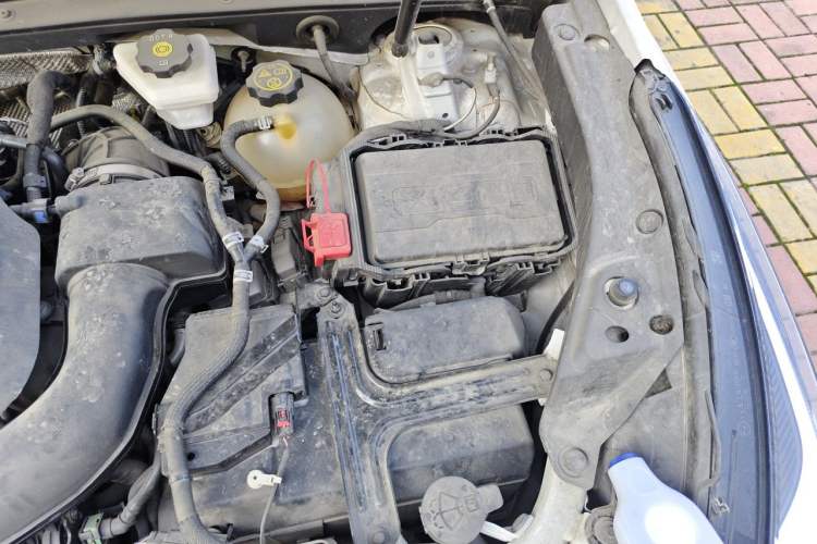 Used Cadillac XT4 2022 28T Two-Wheel Drive Fashion Edition Engine Bay Left