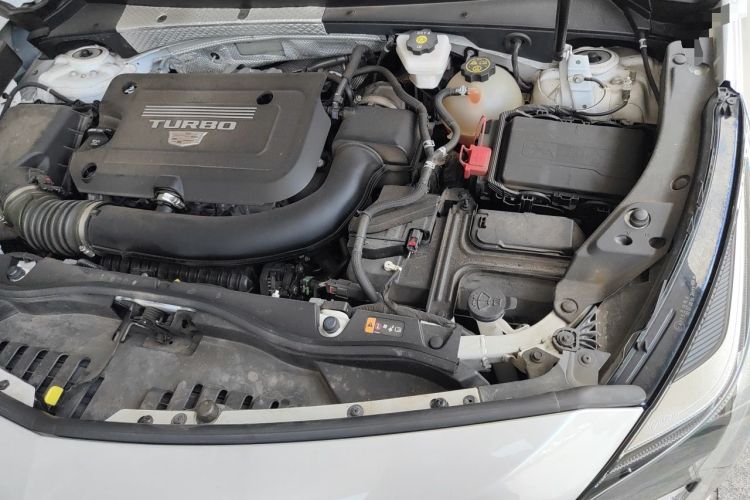 Used Cadillac XT4 2022 28T Two-Wheel-Drive Luxury Version Engine Bay Left