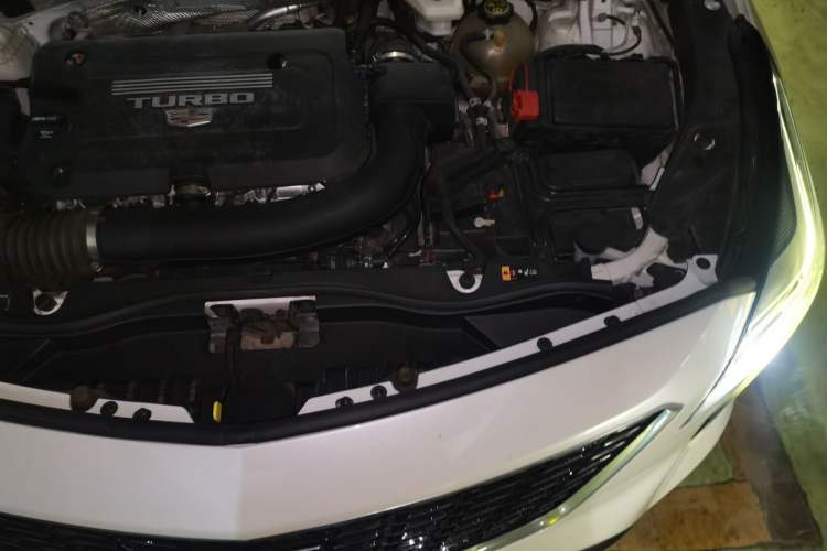 Used Cadillac XT4 2022 28T Two-Wheel-Drive Luxury Version Engine Bay Left