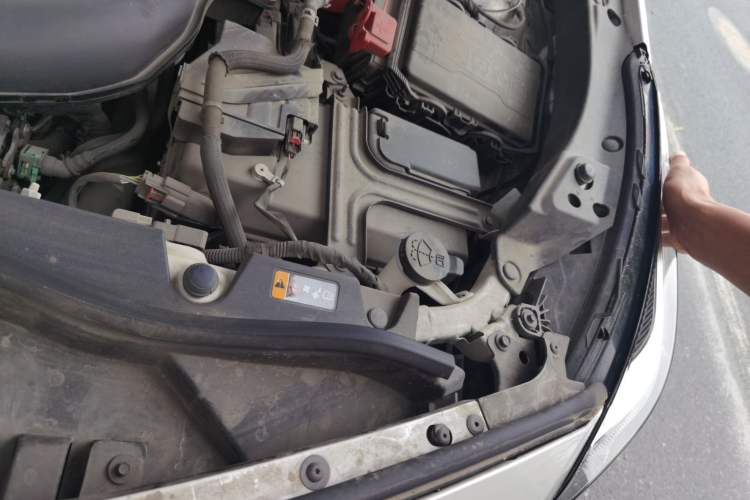 Used Cadillac XT4 2022 28T Two-Wheel Drive Fashion Edition Engine Bay Left