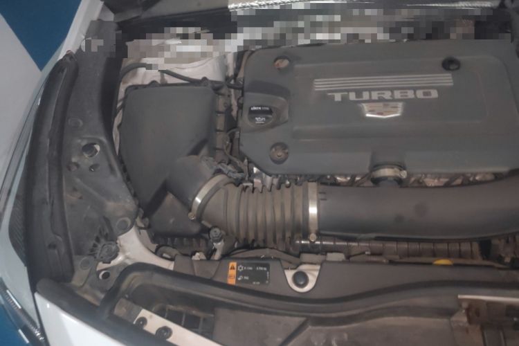 Used Cadillac XT4 2022 28T Two-Wheel-Drive Luxury Version Engine Bay Right