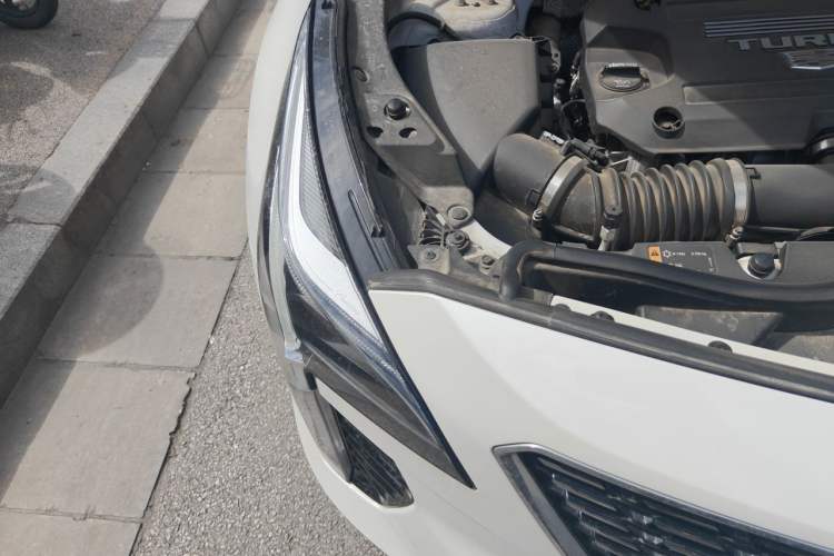 Used Cadillac XT4 2022 28T Two-Wheel Drive Fashion Edition Engine Bay Right
