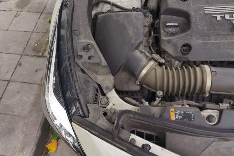 Used Cadillac XT4 2022 28T Two-Wheel Drive Fashion Edition Engine Bay Right