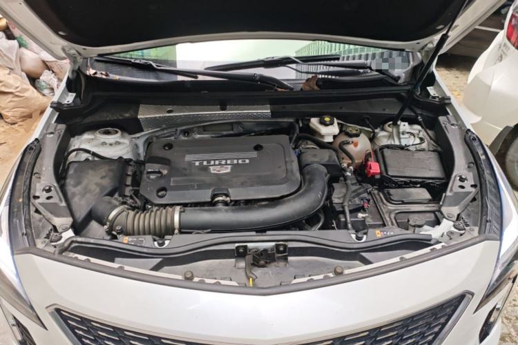Used Cadillac XT4 2022 28T Two-Wheel-Drive Luxury Version Engine Bay