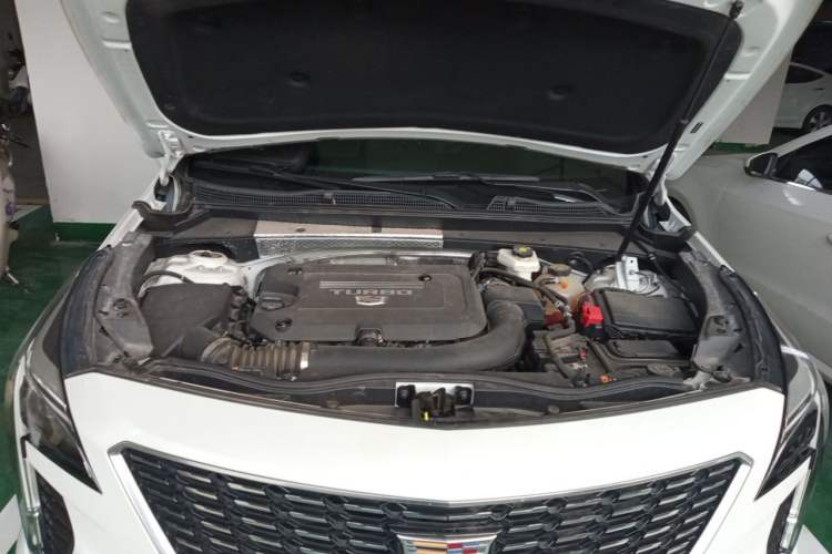 Used Cadillac XT4 2022 28T Two-Wheel-Drive Luxury Version Engine Bay