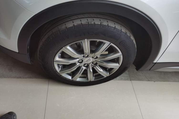 Used Cadillac XT4 2022 28T Two-Wheel-Drive Luxury Version Exterior 4