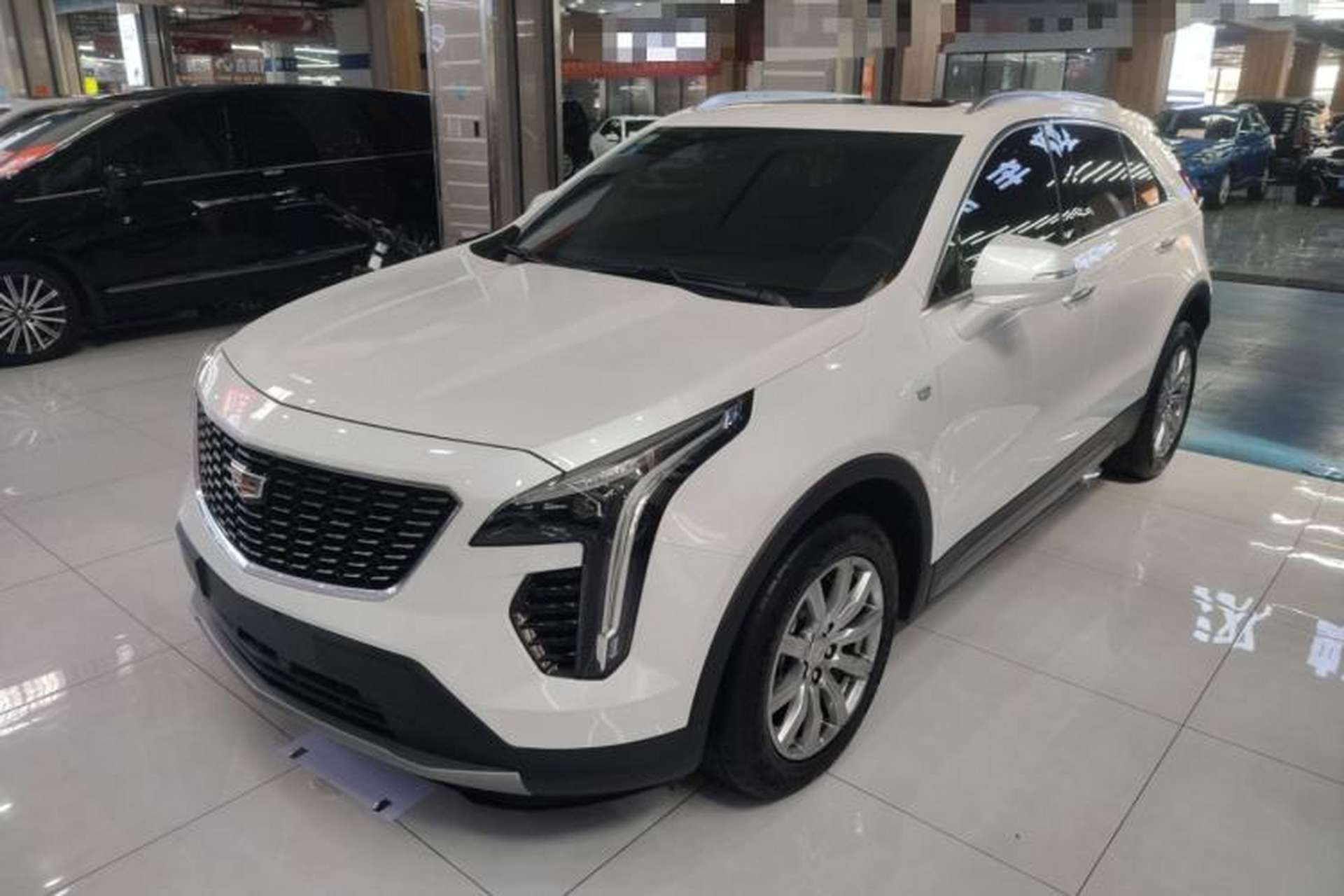 Used Cadillac XT4 2022 28T Two-Wheel-Drive Luxury Version Front Left 45 Deg