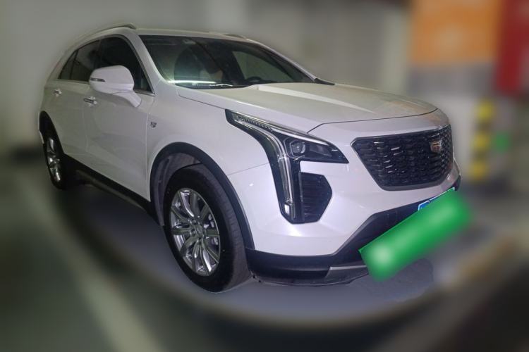 Used Cadillac XT4 2022 28T Two-Wheel-Drive Luxury Version Front Right 45 Deg