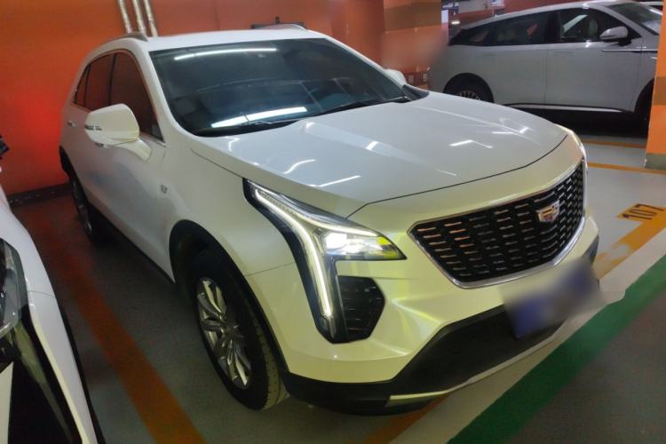 Used Cadillac XT4 2022 28T Two-Wheel Drive Prestige Version Front Right 45 Deg