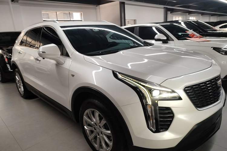 Used Cadillac XT4 2022 28T Two-Wheel Drive Fashion Edition Front Right 45 Deg