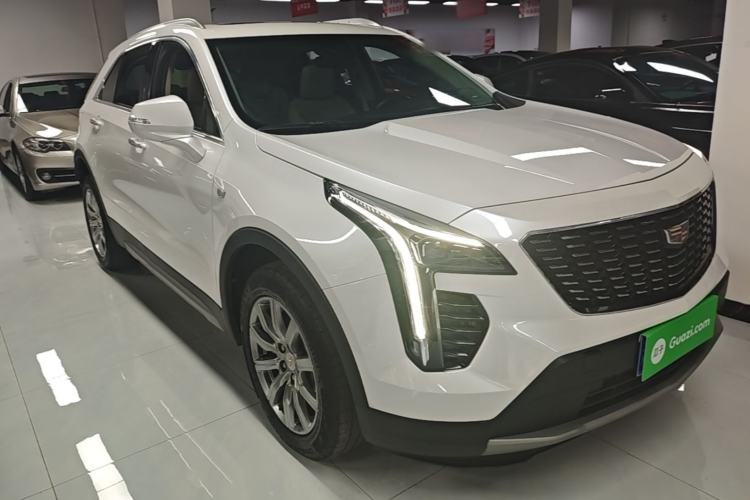 Used Cadillac XT4 2022 28T Two-Wheel-Drive Luxury Version Front Right 45 Deg
